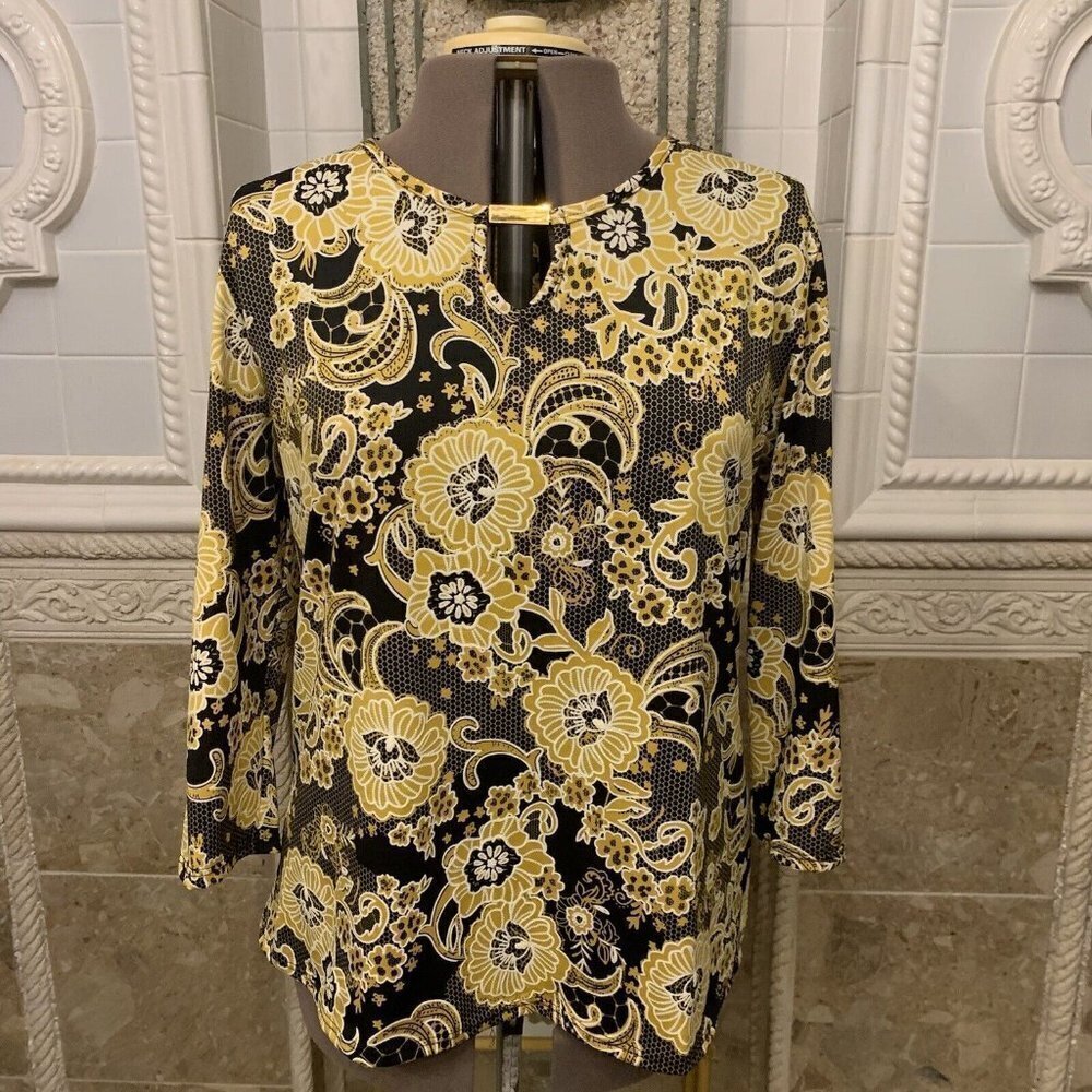 Ashley Blue. Size 1X. Pulllover. BOHO Neck Accent. Stretch. 3/4 Sleeve. B36
